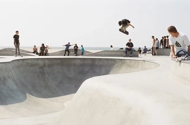 Pool/bowl pro skateboarding