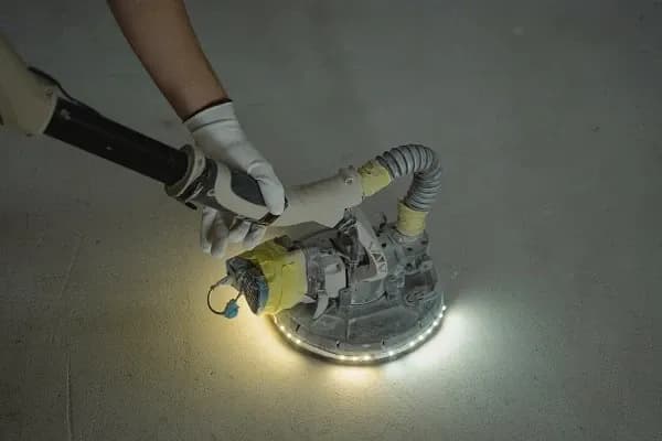 Bruska na sádrokarton s LED osvětlením - obrázek do textu