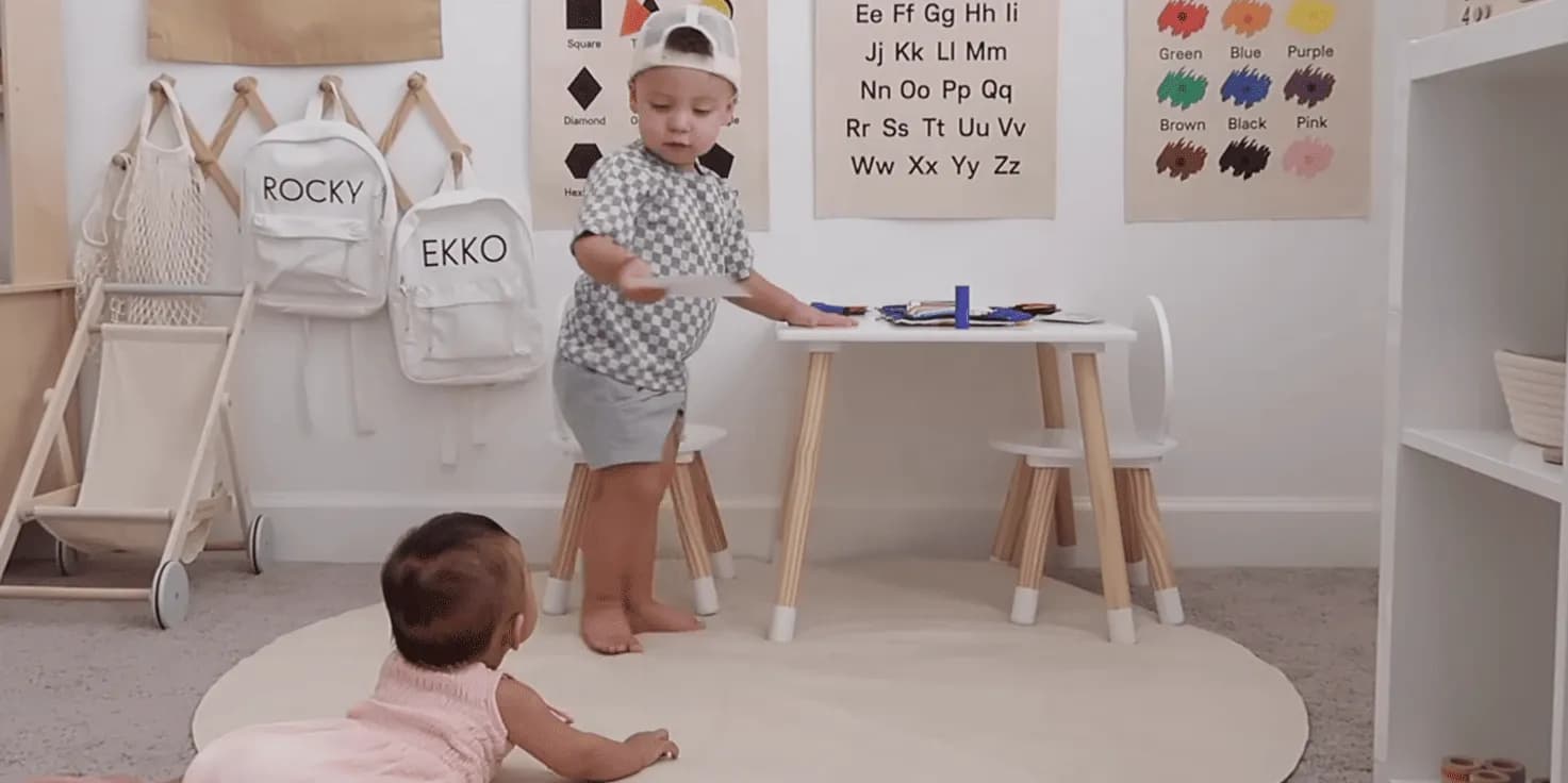 Dětské stolky a židle - v pokojíčku
