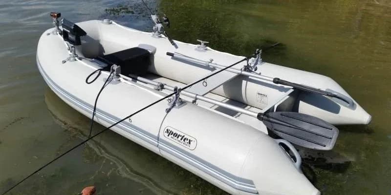rybářský člun sportex s pruty