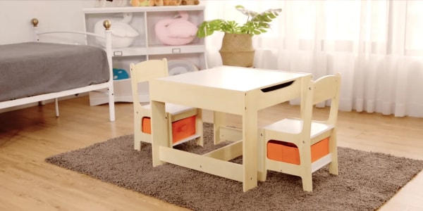 Dětské stolky a židle
