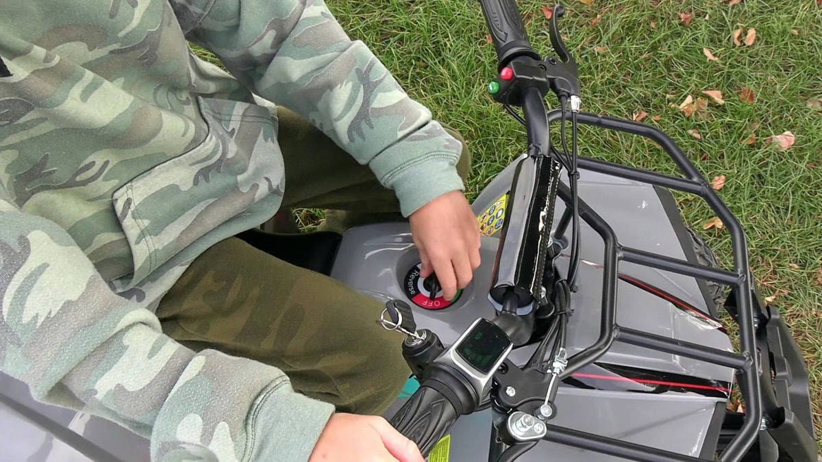 směrový přepínač elektrická čtyřkolka LAMAX eTiger ATV 50S recenze chytrý výběr