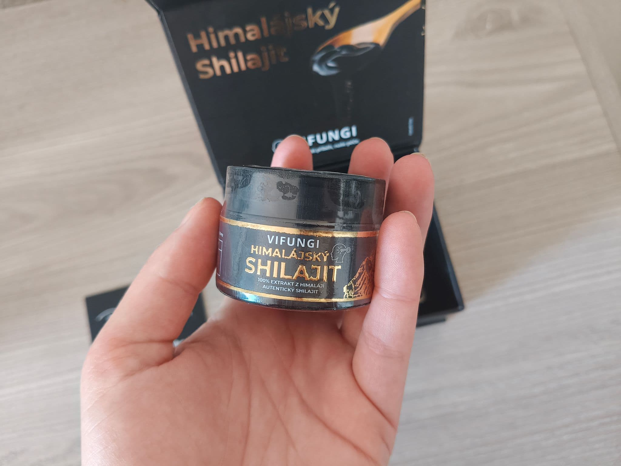 Vifungi Himalájský Shilajit - dóza v ruce