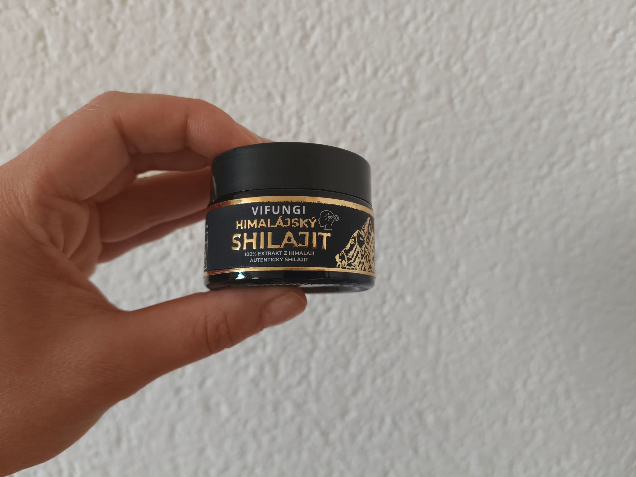 Vifungi Himalájský Shilajit - v ruce