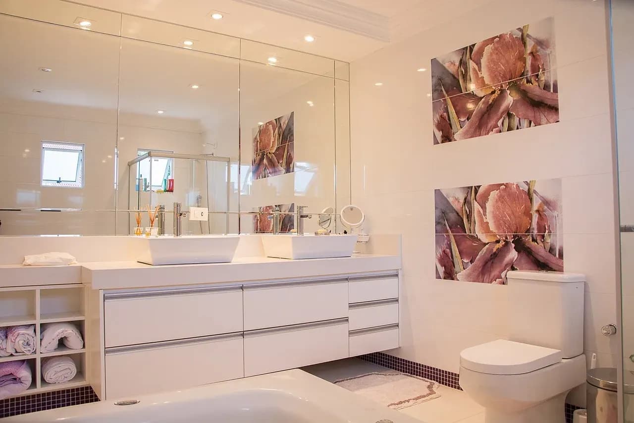 bathroom-g4667458c2_1280.jpg