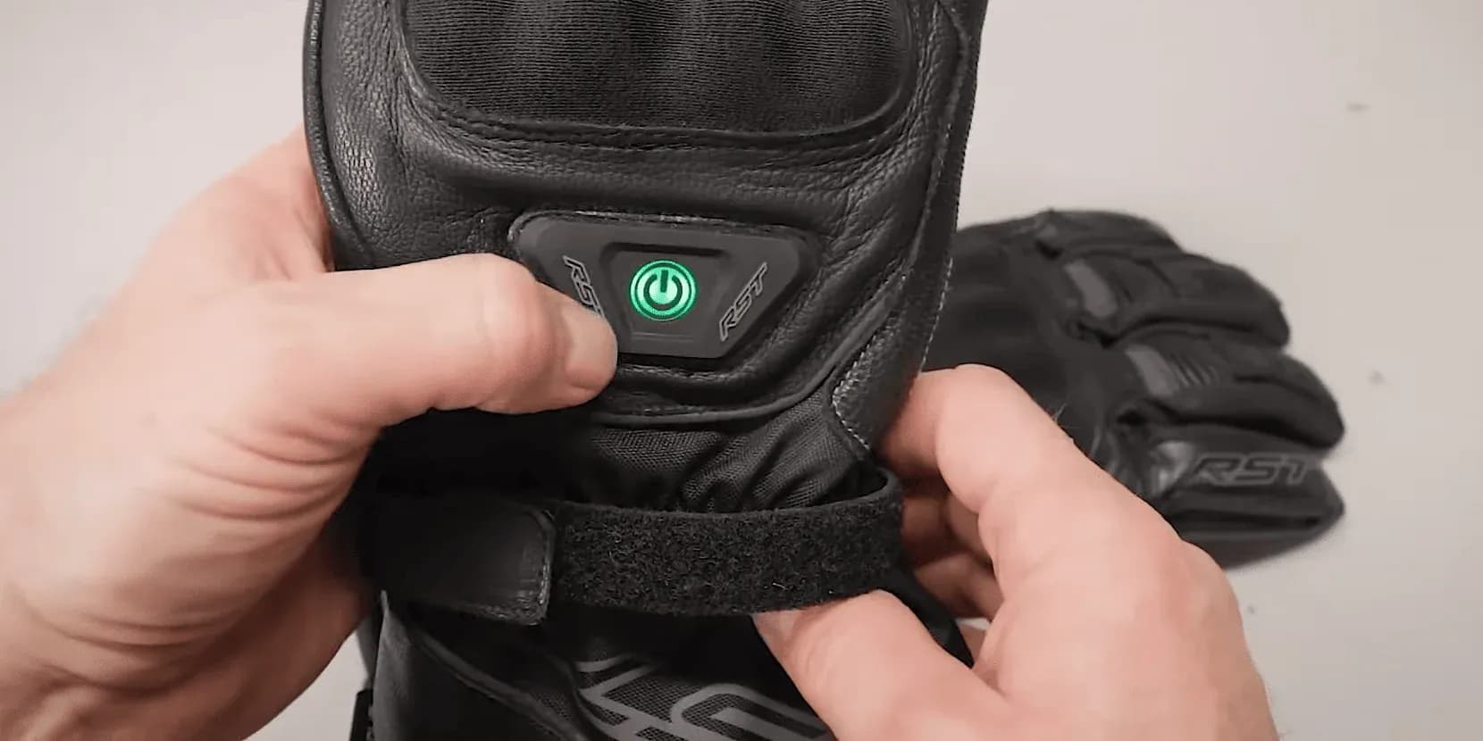 Rukavice na motorku s vyhříváním