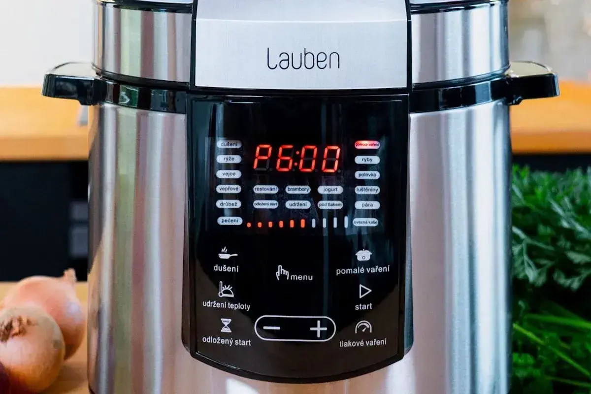 multifunkční hrnec Lauben Multi Cooker 18SB displej