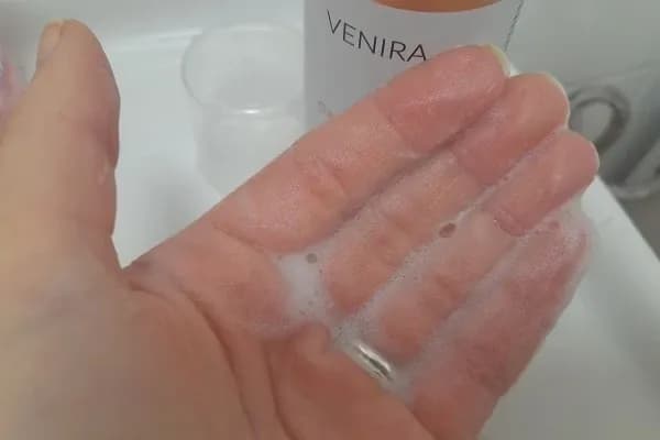 Rozetřená obličejová mycí pěna Venira recenze