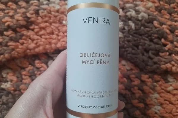Vzhled etikety obličejové mycí pěny Venira recenze