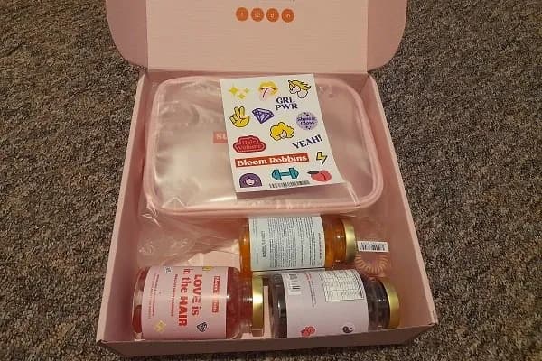 Obsah balíčků s vitamíny na vlasy od Bloom robbins