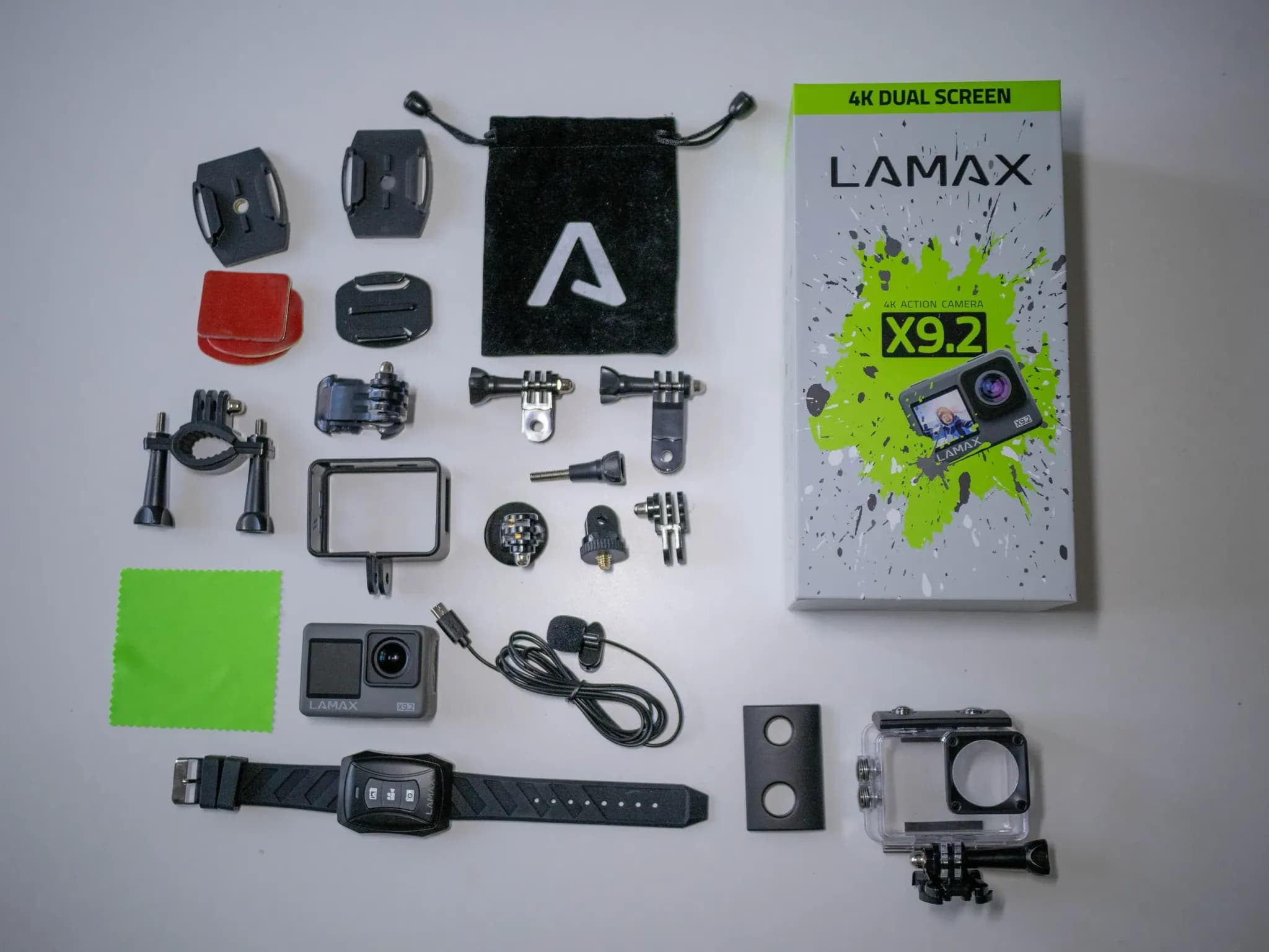Recenze-akcni-kamery-LAMAX-X9.2-komplet-baleni.jpg