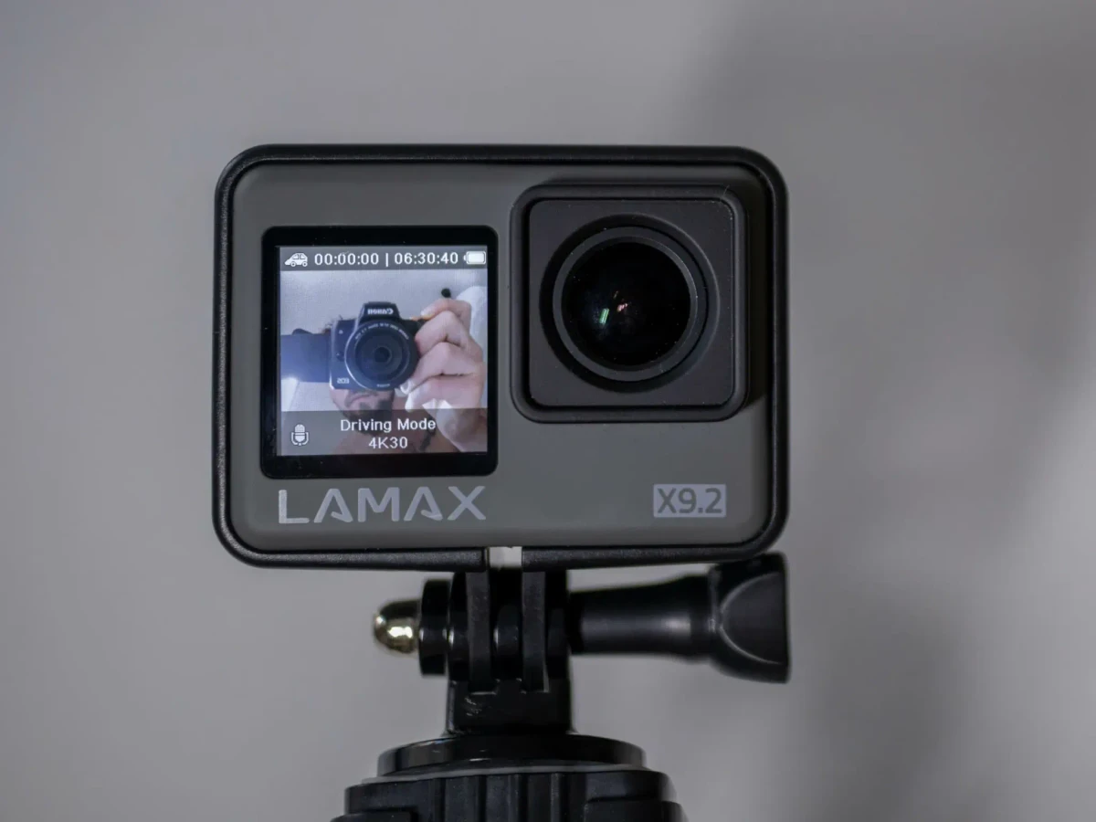 Recenze akční kamery LAMAX X9.2 - přední displej