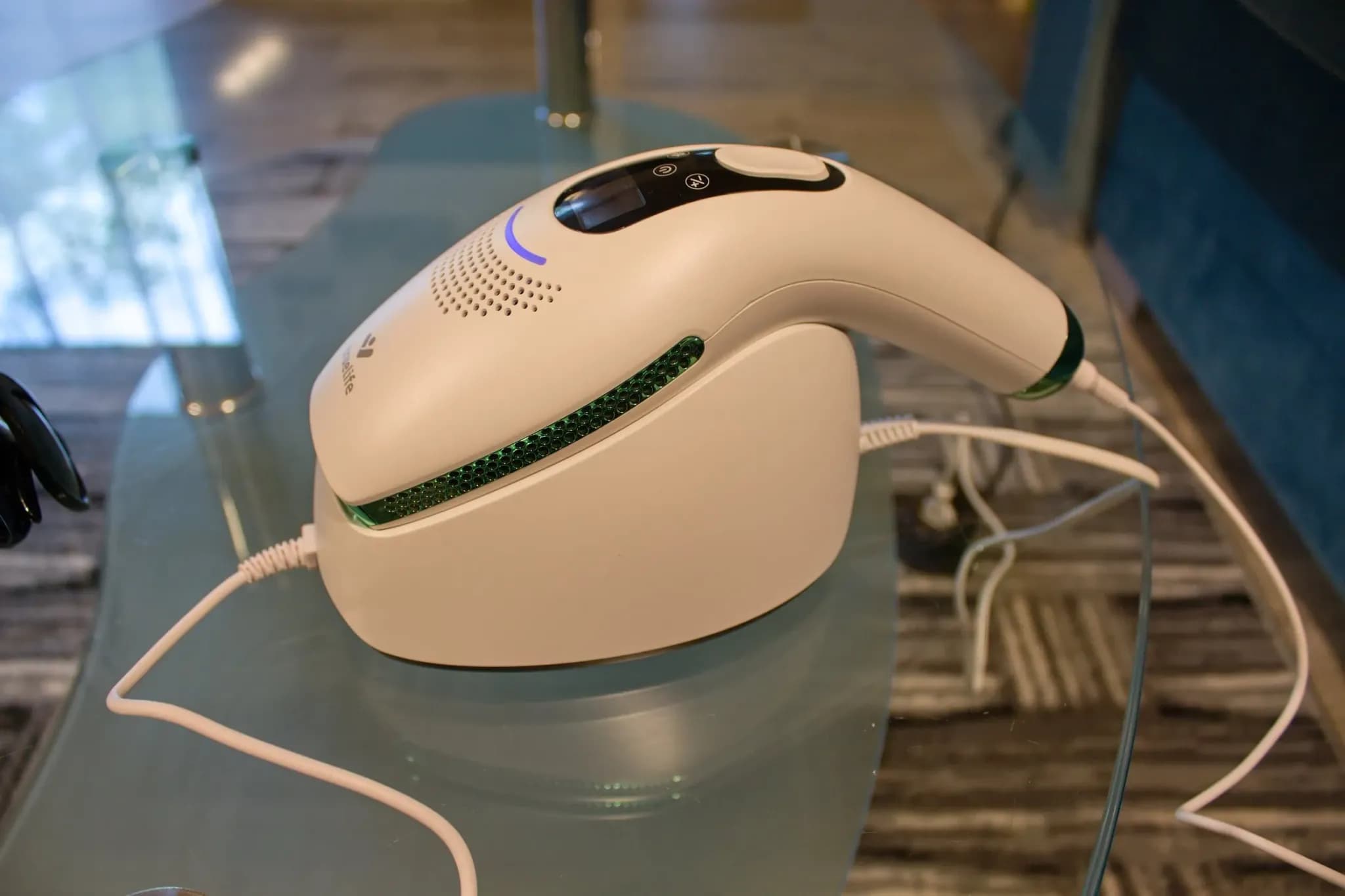 TrueLife BELLE IPL E5 v nabíječce
