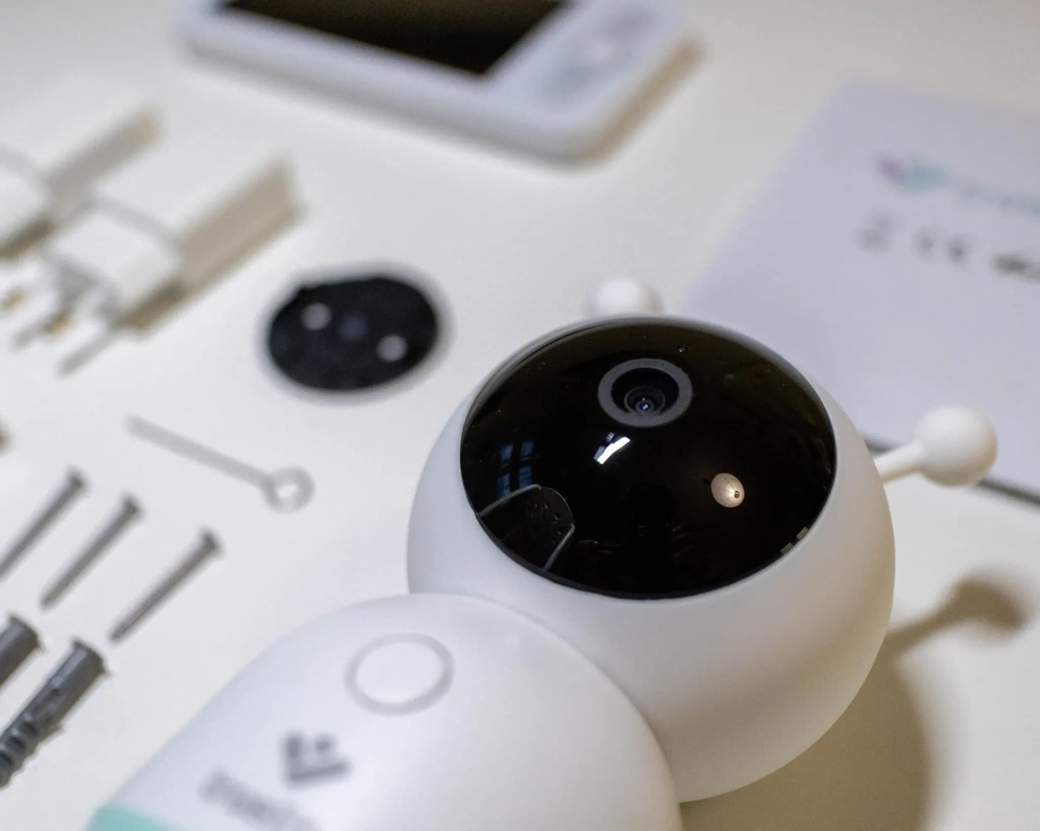 Recenze-TrueLife-NannyCam-R7-Dual-Smart-detail-kamera.jpg
