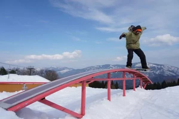 freestyle triky na snowskatu
