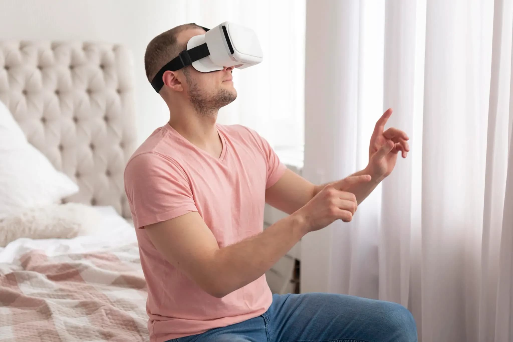 Muž a VR brýle