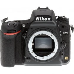 Recenze a test Nikon D750