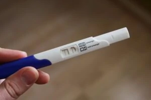 Nejlepší těhotenské testy - těhotenský test z proudu moči