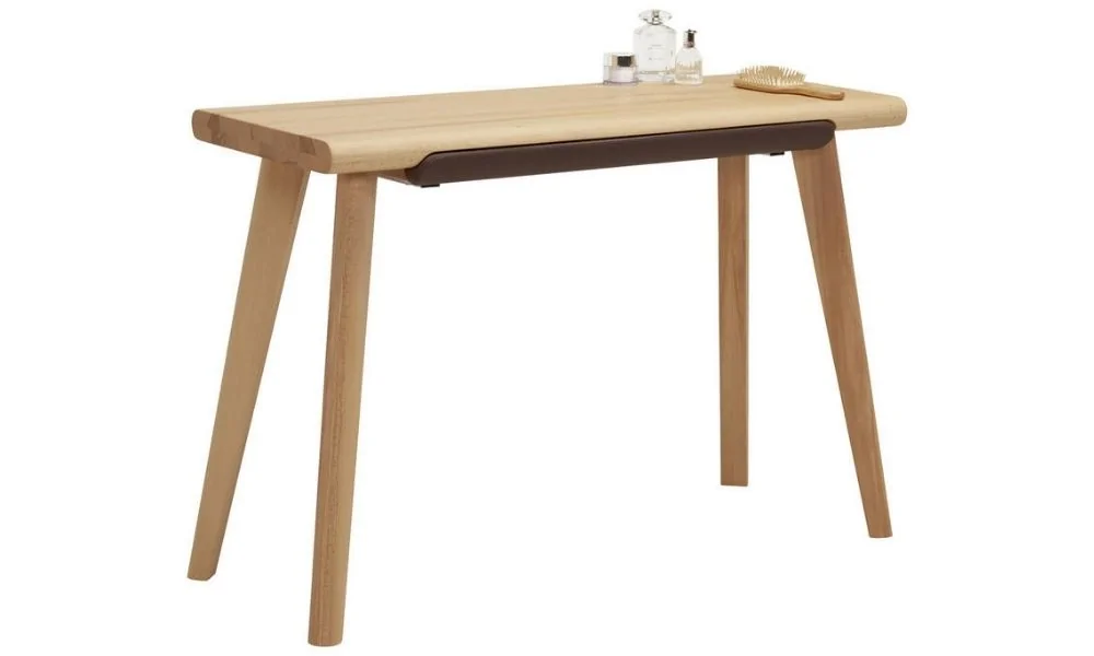Kosmetický stolek ze dřeva
