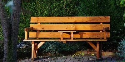 Nejlepší zahradní lavice – jak vybrat lavičku na zahradu