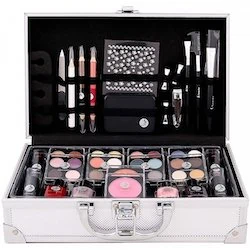 Kosmetický kufr s líčidly Complete Makeup Palette