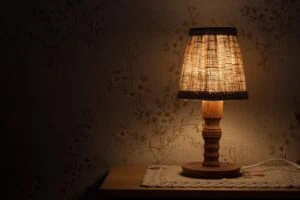 Lampa na noční stolek – testy a recenze lampiček do ložnice