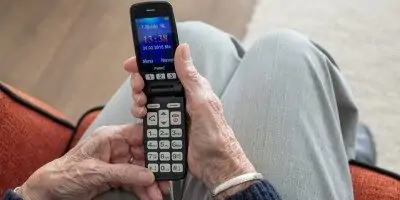 Recenze 3 nejlepších mobilních telefonů pro seniory