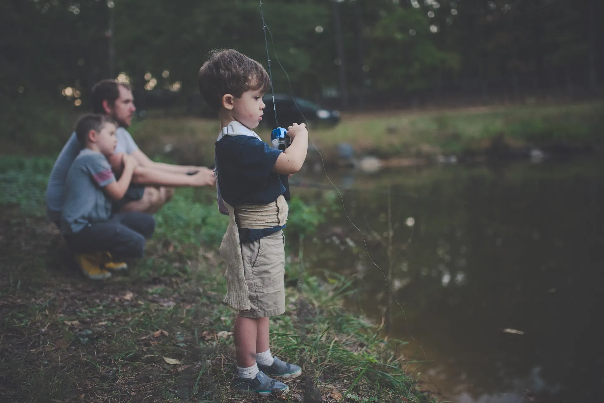 dítě rybaří