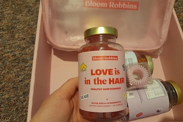 Lahvička s vitamíny LOVE is in the hair