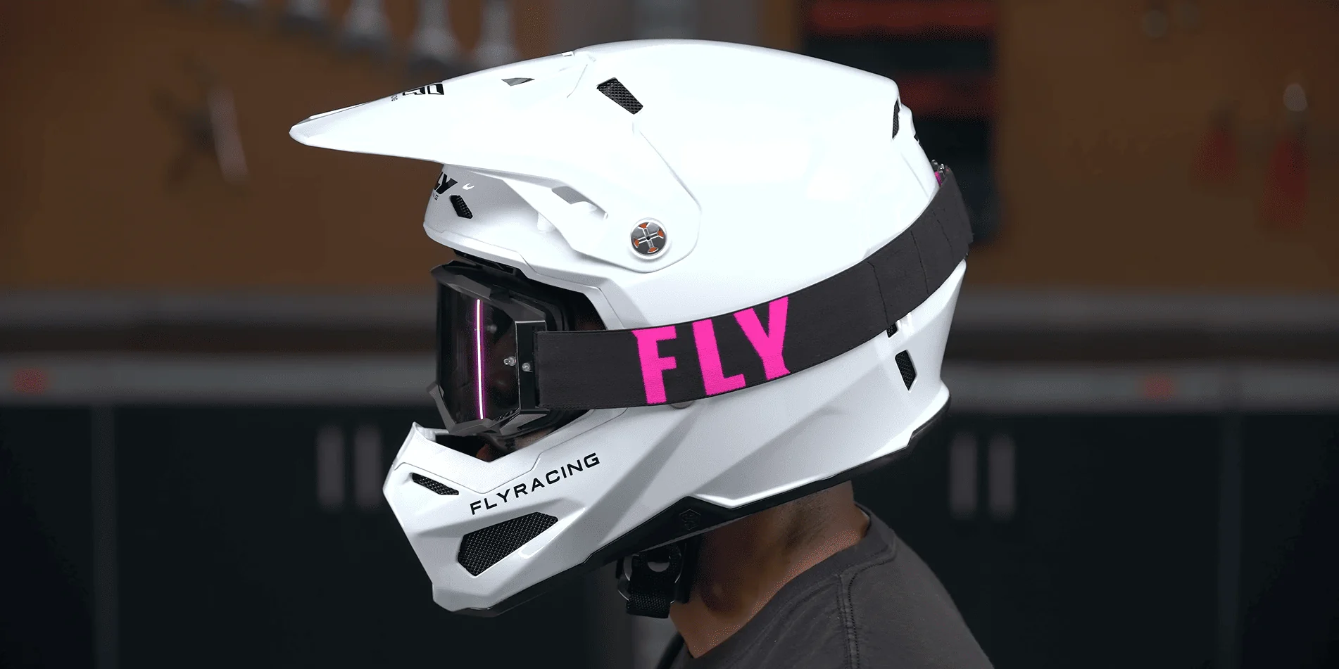 Helmy na motorku - helma na hlavě