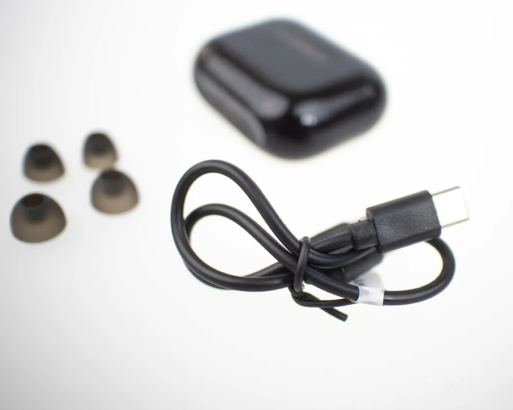 Recenze bezdrátových sluchátek LAMAX Clips1 - kabel