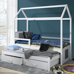 Moderní dětská postel ve tvaru domečku Jana