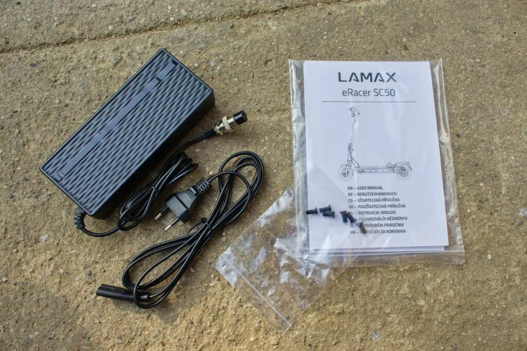 Nabíjecí adaptér LAMAX eRacer SC50, test chytrý výběr