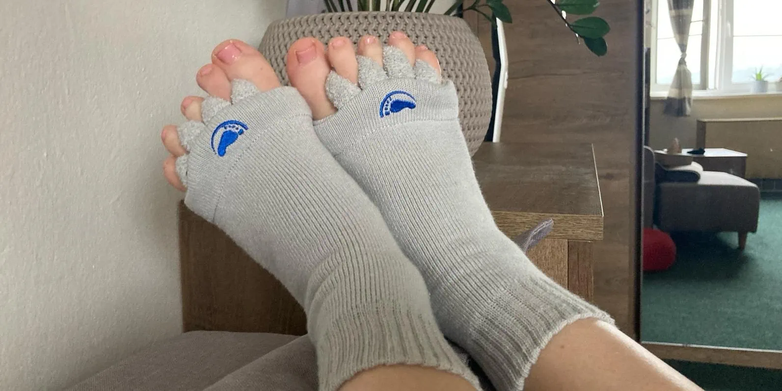 Adjustační ponožky - šedé s pozadím