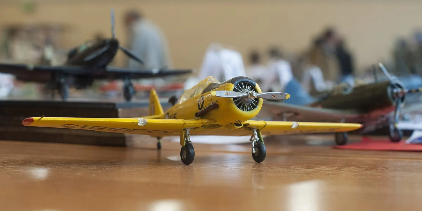 RC letadlo na dálkové ovládání - žluté
